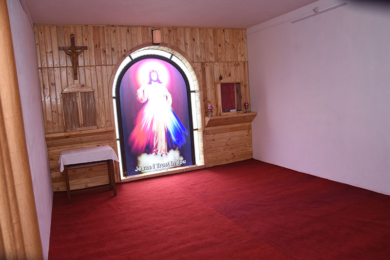 Adoration chapel for silent retreatants 